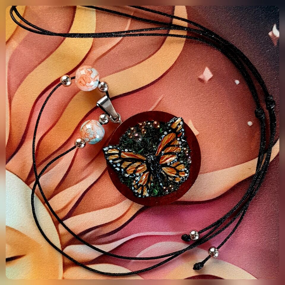 MONARCH PENDANT