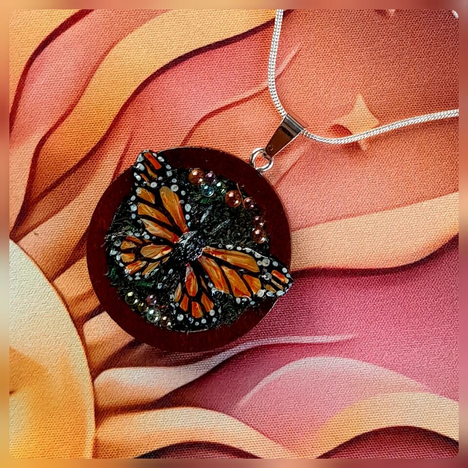 MONARCH PENDANT 2