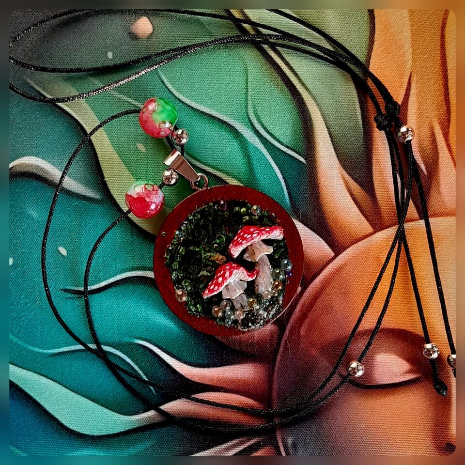 MUSHROOM PENDANT